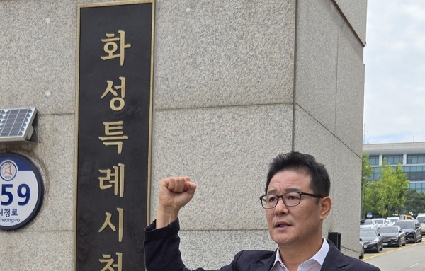 전 경기도의원 조재훈, “동탄2 물류센터 백지화” 촉구하며 화성시청 앞 1인 시위 돌입