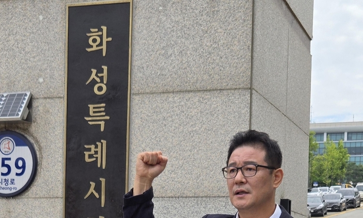 전 경기도의원 조재훈, “동탄2 물류센터 백지화” 촉구하며 화성시청 앞 1인 시위 돌입