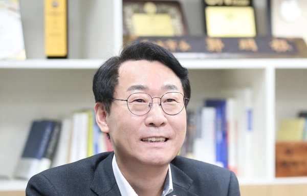 [정명근 화성시장 인터뷰] 출생아 수 1위 성과 뒤, 화성특례시의 ‘적극행정’ 있었다