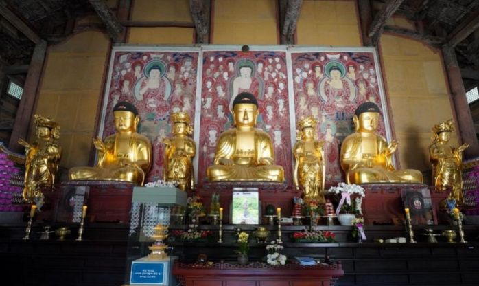 유형문화재 지정예고- 구례각황전 삼세불도