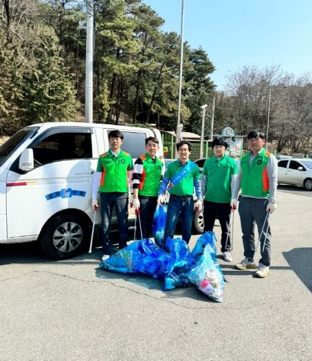 평택시 서정동 자율방재단, 새봄을 맞아 빗물받이 주변 환경정화 활동