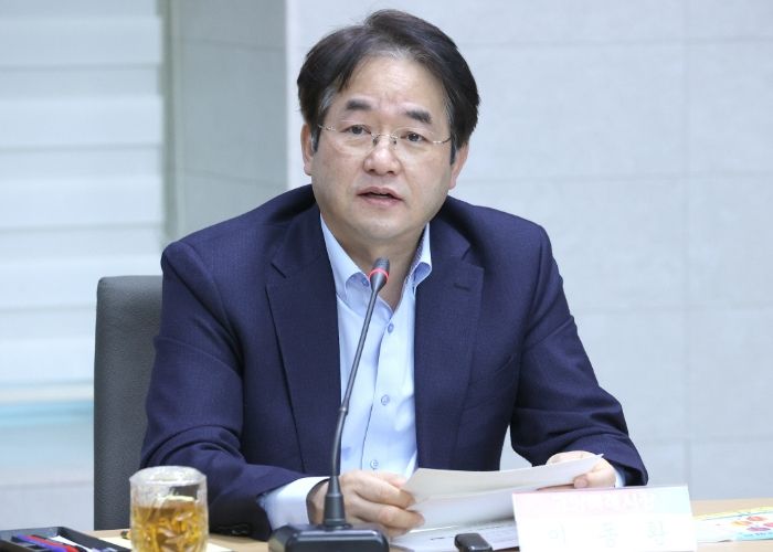고양특례시 간부회의에서 발언하는 이동환 고양특례시장