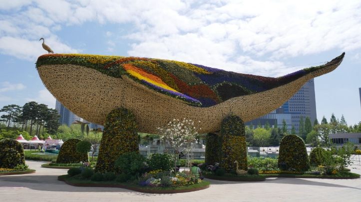 1. 2024 고양국제꽃박람회_꽃등고래 조형물