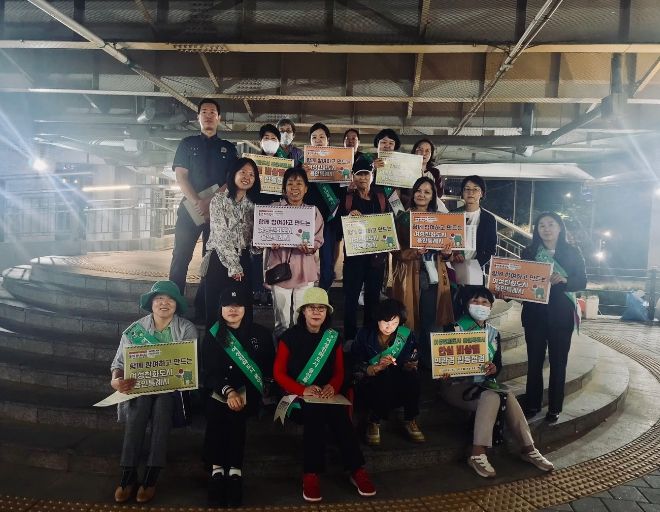 지난 20일 여성친화도시 안심 비상벨 합동점검에 참여한 여성친화도시 시민참여단의 모습