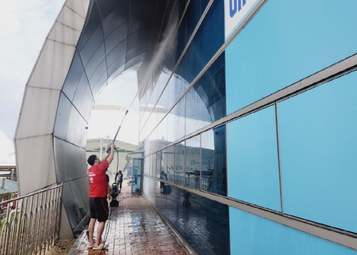 안성시시설관리공단, 안성시 국민체육센터 여름 맞이 대청소 실시