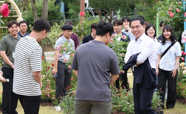 박희조 대전 동구청장, 신규공무원 교육 현장 깜짝 방문… 직원 소통 이어가