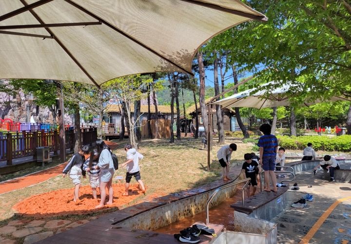 (재)김해문화재단 김해가야테마파크, 시원한 물놀이·숲 속 황톳길 걸으며 힐링해요!