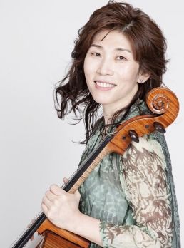 첼리스트 연주자 사진