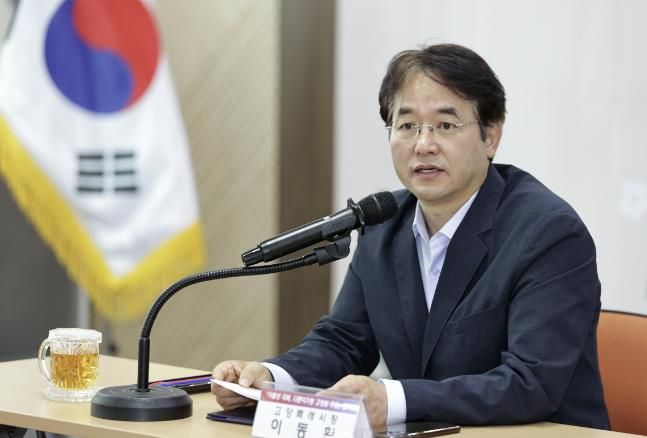 ‘저출생 극복. 다둥이가정 고양쌀 후원 협약식’에서 인사말 중인 이동환 고양특례시장