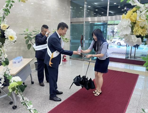 동두천양주교육지원청, 9월 상호존중의 날을 맞아 특별한 출근길 행사 운영