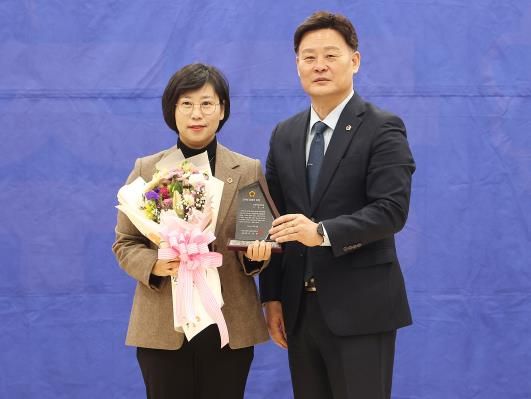 경기도의회 이은미 의원, 2024년 더불어민주당 올해의 의원 수상