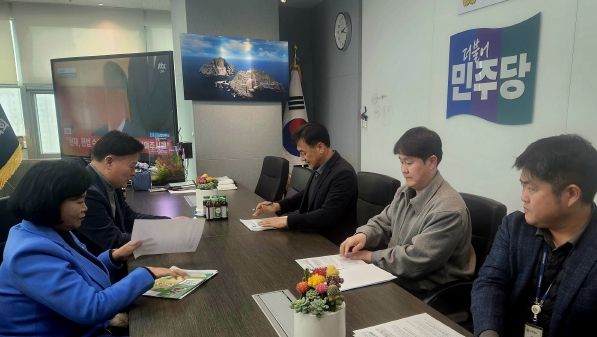 경기도의회 정윤경 부의장-더불어민주당 최종현 대표의원, 축산 농가 경영난 해소 방안에 대한 업무보고 청취