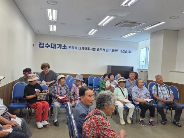 9월 2일 신김포농협 대곶지점에서 열린 2회차 농촌 왕진버스에는 대곶·양촌권역 283명의 주민이 참여했다.