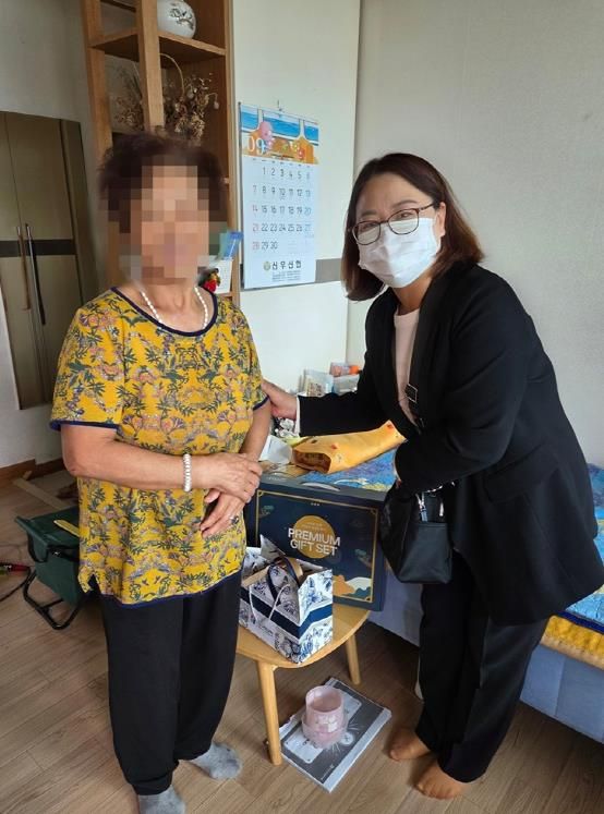 의정부시 송산1동, 의정부 비전교회 독거 어르신 위한 추석맞이 명절음식과 선물세트 나눔