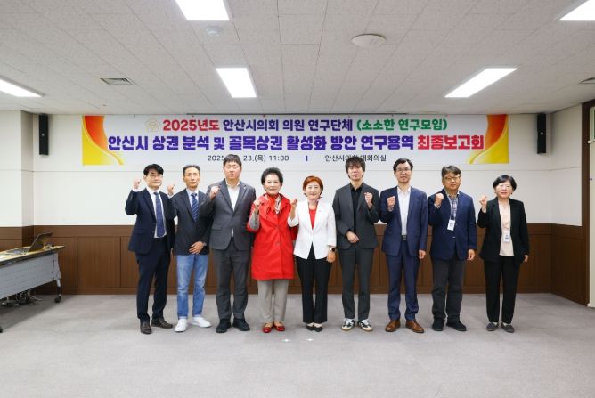 사진 왼쪽 세 번째부터 최찬규 이진분 현옥순 설호영 의원