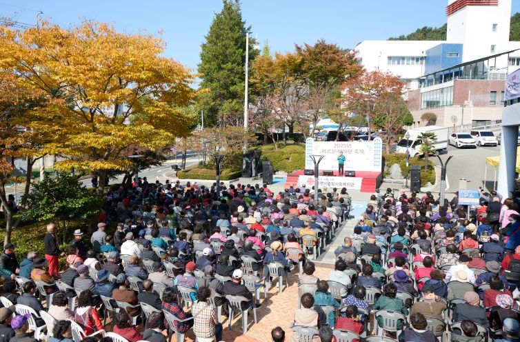 통영시종합사회복지관, 어르신 한마당 축제‘사랑합니데이’성료