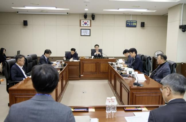 용인특례시의회 도시건설위원회, 행정사무감사 8일차-푸른공원사업소, 차량등록사업소 행정사무감사 실시