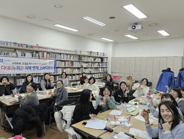 이주민시정홍보단 ‘다누리꾼’이 지역연계 스터디투어에 참여하고 있다.