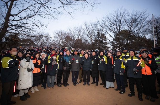 제12회 황금산 해맞이 축제에 참석한 주광덕 시장과 주요 내빈들