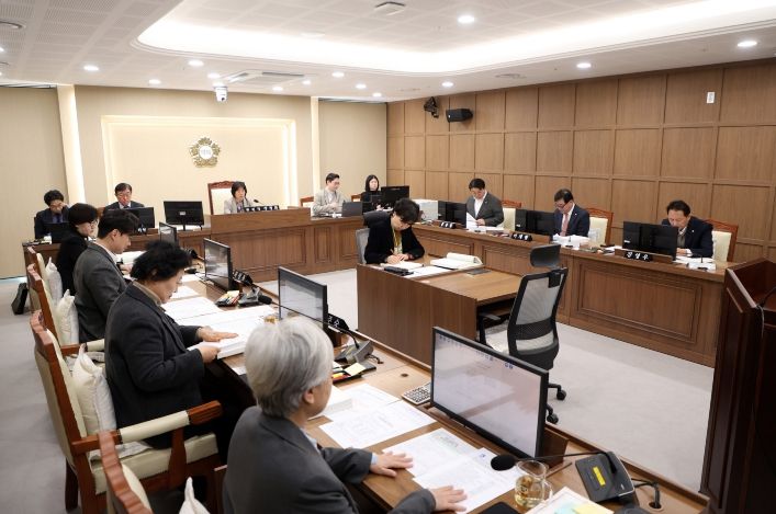 수원특례시의회 기획경제위원회 조례안 심사