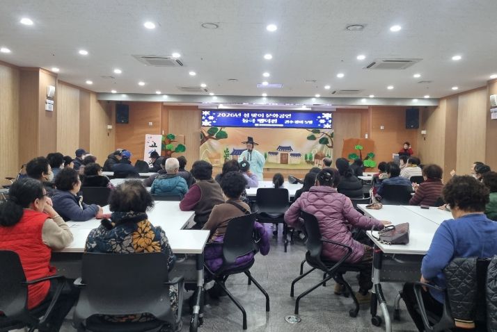 고성군, 설명절 맞아 동극 공연을 통해 공공실버주택 입주민 정서나눔