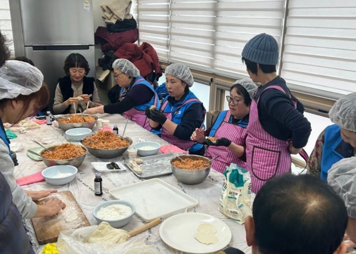 원평동 바르게살기위원회, ‘설맞이 만두 나눔 행사’ 개최