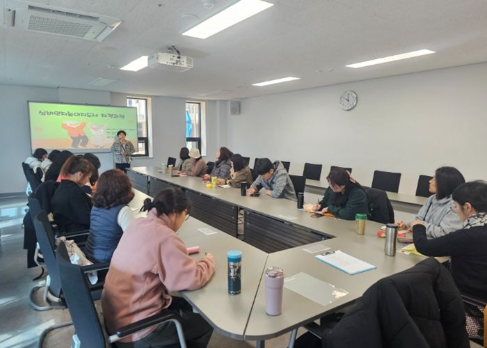 거제시립장승포도서관 '실버인지놀이지도사'과정 성황리 종료