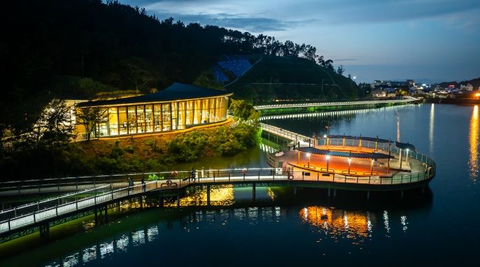 대한민국 책의 도시 전주! 책을 넘어 문화·산업으로!(아중호수도서관)