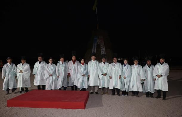 달맞이 축제 참석한 평택시의회와 단체