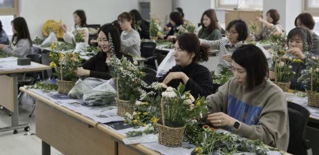 수원시 영통구 광교2동 봄맞이 꽃꽂이 1일 강좌 운영
