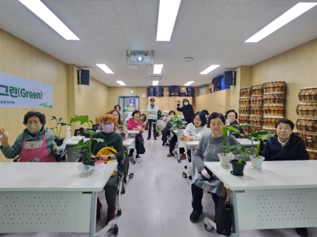 하안2동 주민자치회, ‘실내 식물 관리 교실’마무리