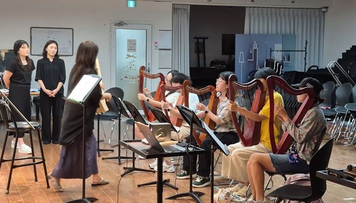 지난해 청년 문화존에서 진행한 ‘우리누리아트’의 하프연주 활동 모습