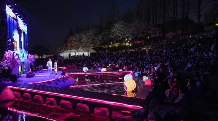 벚꽃 등 축제 수변무대