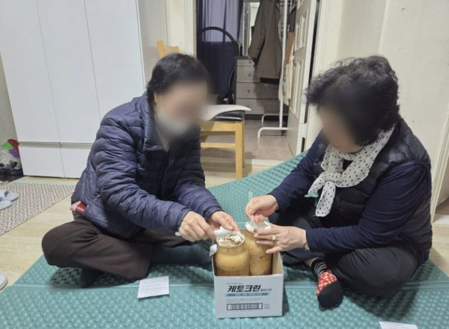 7일 방문건강관리 사업대상자 가정에서 '독거노인 대상 건강관리 프로그램'이 진행중이다.