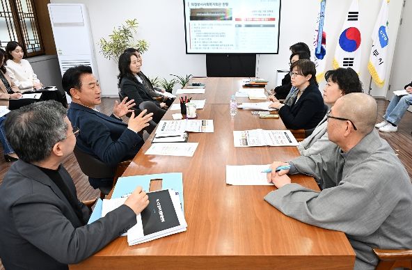 4월 8일 의정부시청 시장실에서 열린 ‘제16차 복지정책 전략회의’ 모습.