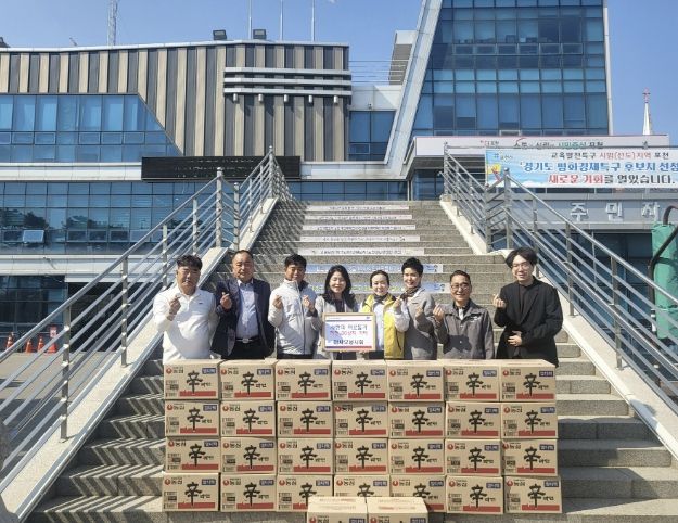 포천시 가산면 행정복지센터, 태사모봉사회 라면 30박스 기탁받아